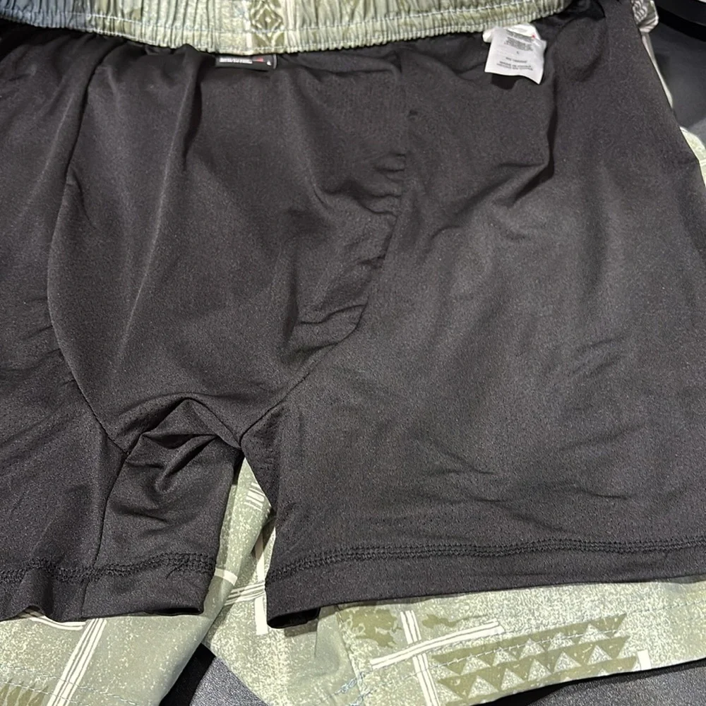 Quicksilver Board shorts,lined elastic waist,hip pockets,back velcro pocket,key